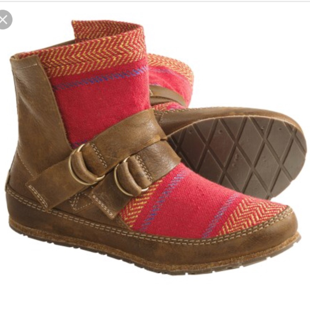 Sorel Yaquina Blanket Boot